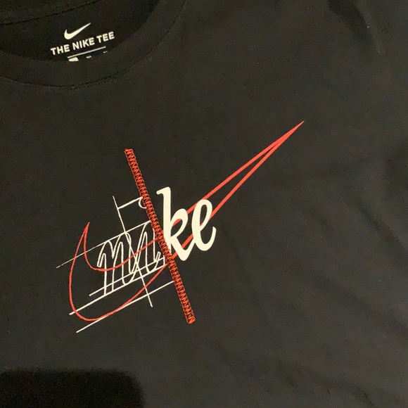 Graphic Nike Tee - Picture 1 of 3